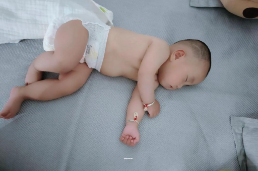 代怀生子好找吗四个月宝宝不爱笑