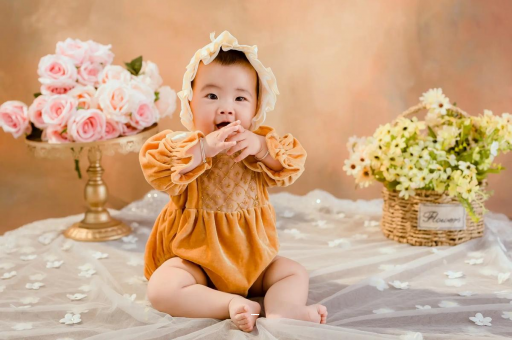 代怀生子好找吗几个月宝宝可以坐