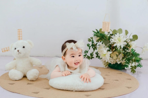 代怀生子好找吗宝宝几个月会笑